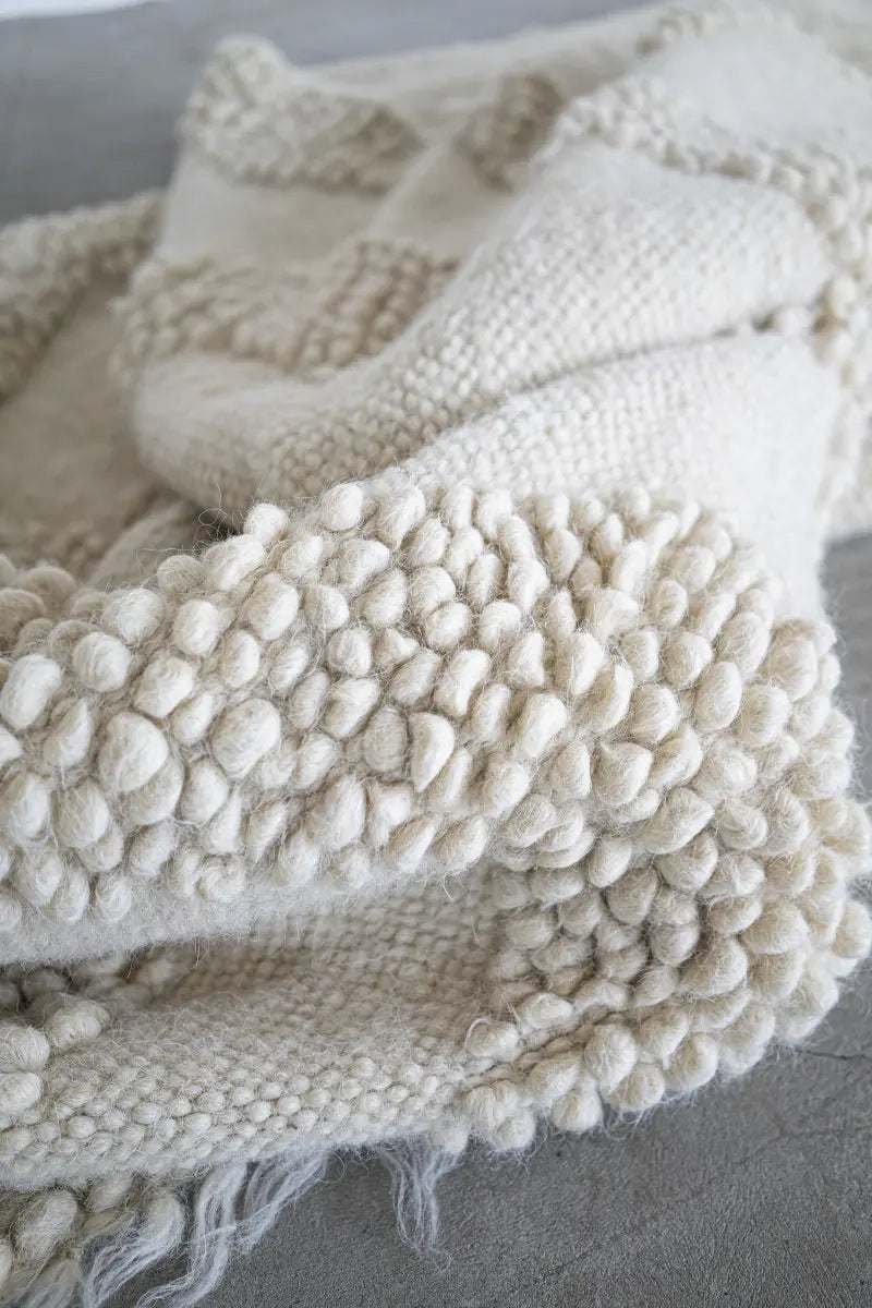 GUSHKA – Lizhnyk white