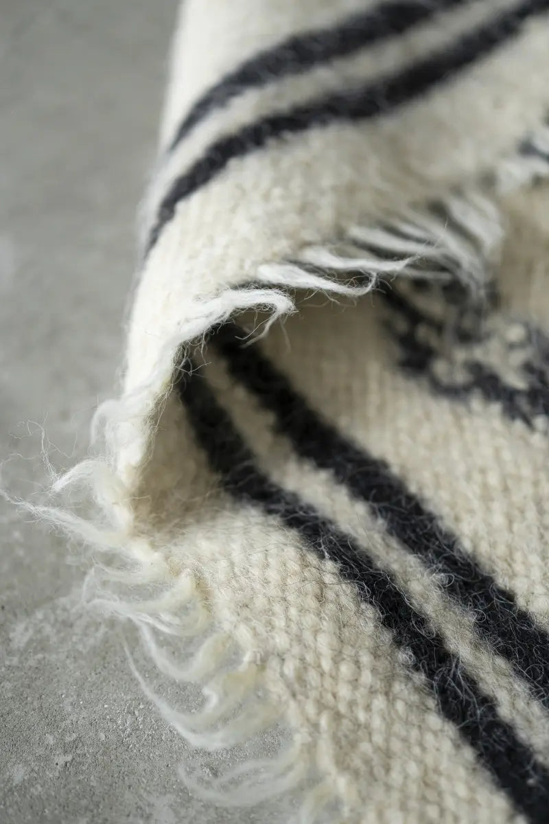 GUSHKA – Lizhnyk white and black
